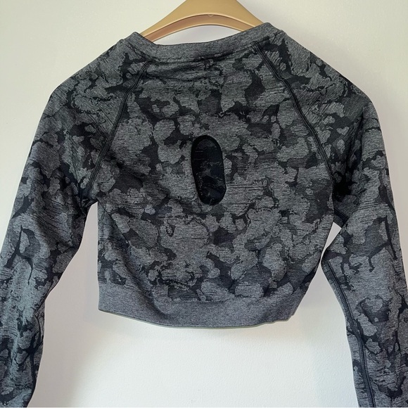 Gymshark camo long sleeve top (new without tags) - Picture 4 of 7
